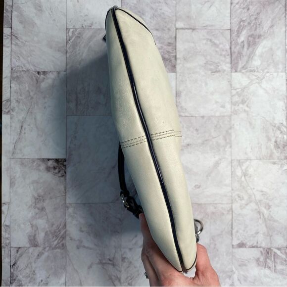 COACH Y2K Era Laura Hobo Style Cream Leather and Navy Patent Trim Handbag - Picture 15 of 16